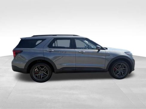 Used 2025 Ford Explorer ST-Line w/ ST-Line Street Pack AWD/4WD image 9
