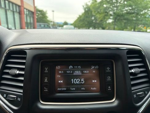 Used 2016 Jeep Grand Cherokee Laredo w/ Quick Order Package 23E AWD/4WD image 26