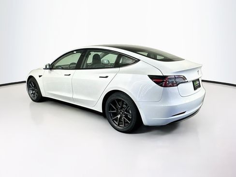 Used 2021 Tesla Model 3 Standard Range Plus RWD image 5