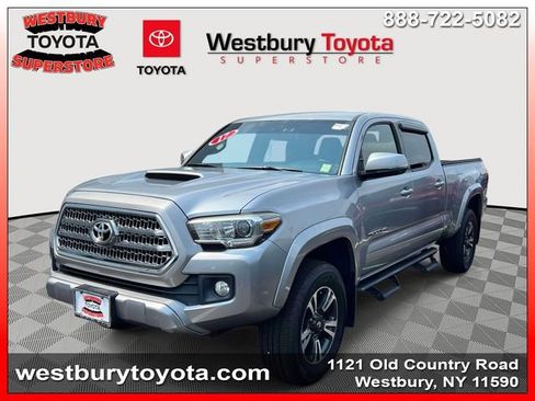 Used 2017 Toyota Tacoma TRD Sport w/ Tow Package AWD/4WD image 5