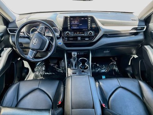 Used 2022 Toyota Highlander XLE AWD/4WD image 22