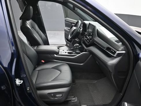Used 2021 Toyota Highlander XSE FWD image 37