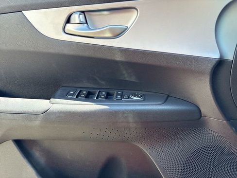 Used 2023 Kia Forte LXS image 9