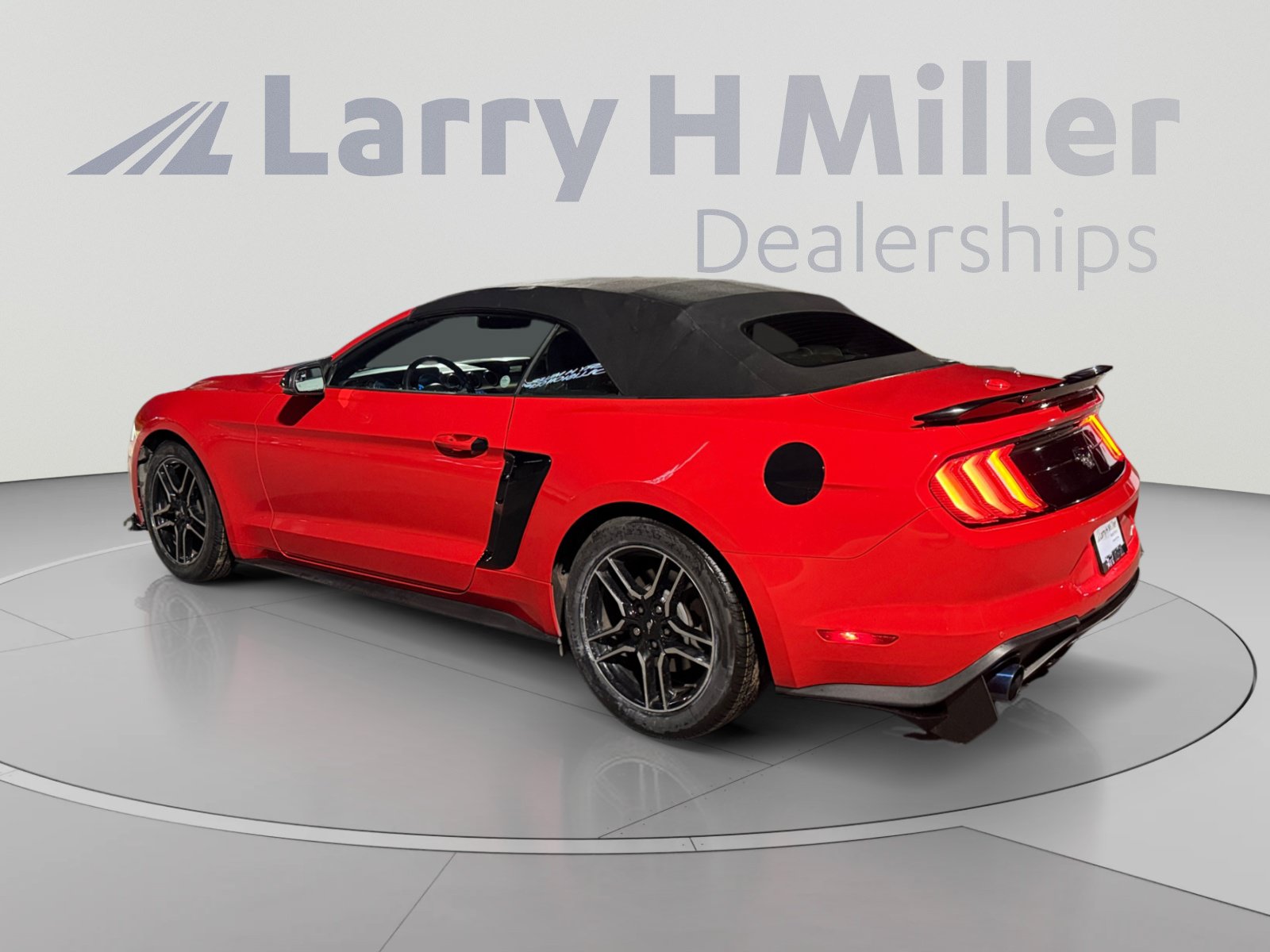 Used 2019 Ford Mustang Premium RWD image 3