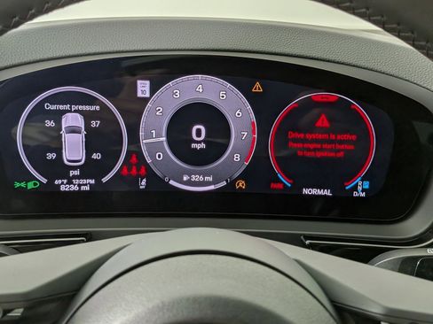 Certified 2025 Porsche Cayenne AWD/4WD image 16