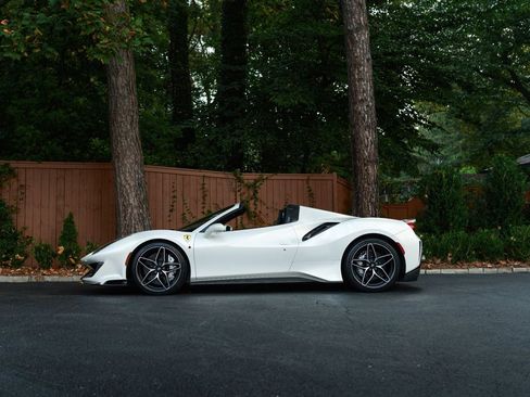 Used 2020 Ferrari 488 Pista Spider image 2