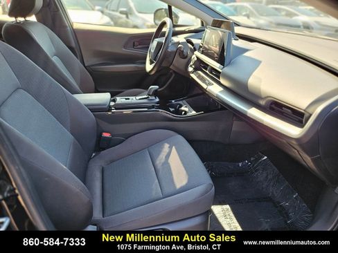 Used 2024 Toyota Prius LE image 11