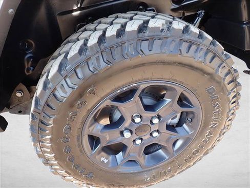 Used 2023 Jeep Wrangler Unlimited w/ Cold Weather Group AWD/4WD image 7