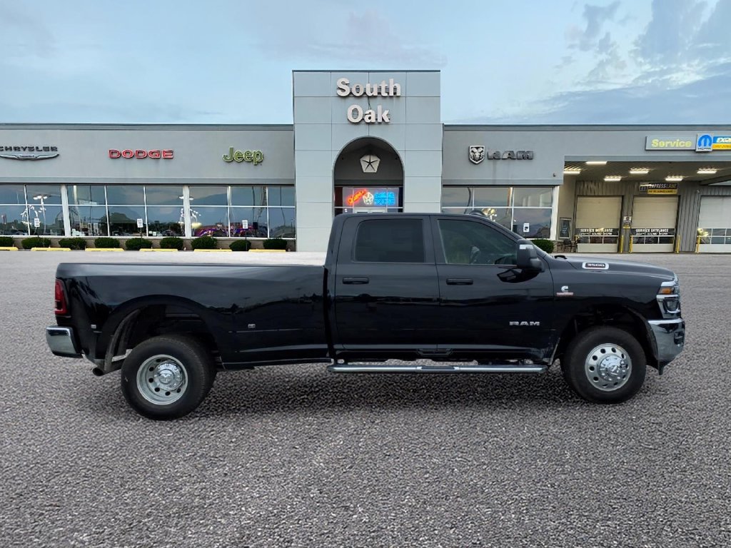 New 2027 RAM 3500 Big Horn AWD/4WD image 2