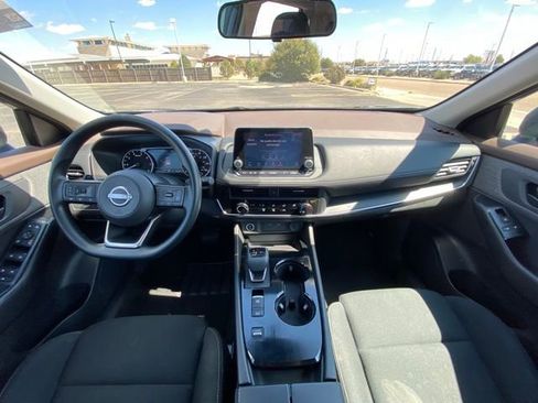Used 2023 Nissan Rogue S image 11