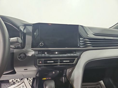 Used 2025 Toyota Camry Hybrid FWD image 18