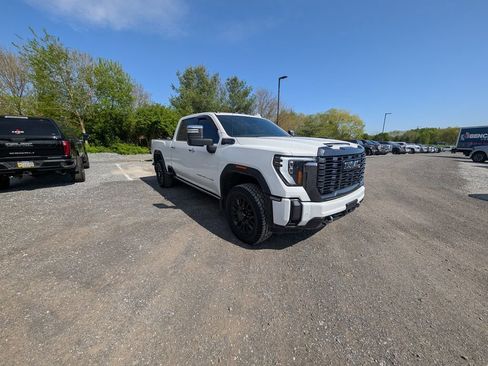 Used 2024 GMC Sierra 2500 Denali Ultimate image 8