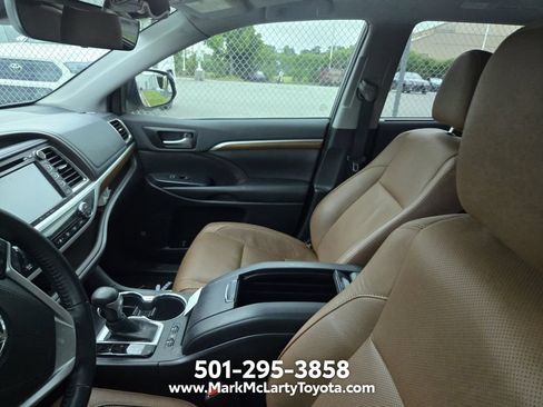 Used 2019 Toyota Highlander Limited Platinum AWD/4WD image 3