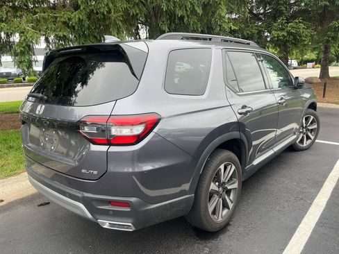 Used 2024 Honda Pilot Elite image 4