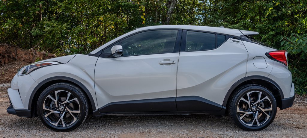 Used 2018 Toyota C-HR XLE FWD image 2