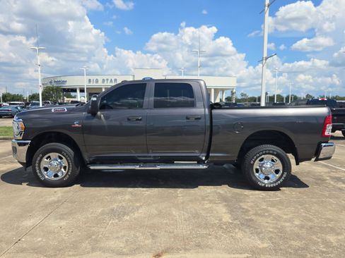 Used 2024 RAM 2500 Tradesman w/ Chrome Appearance Group AWD/4WD image 9