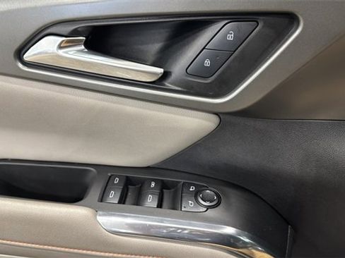Used 2025 Chevrolet Traverse LT image 34
