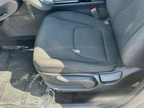 Used 2025 Kia Sportage LX FWD image 18