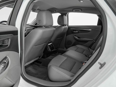 Used 2018 Chevrolet Impala LT image 33