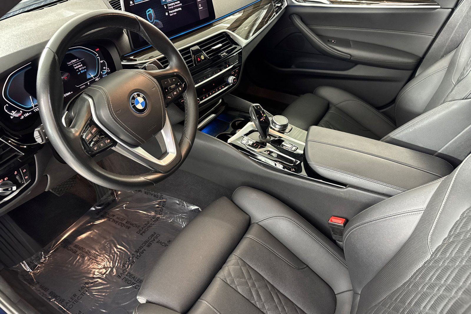 Used 2023 BMW 530e w/ Convenience Package RWD image 4