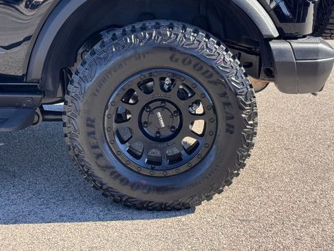 Used 2025 Ford Bronco Badlands image 14