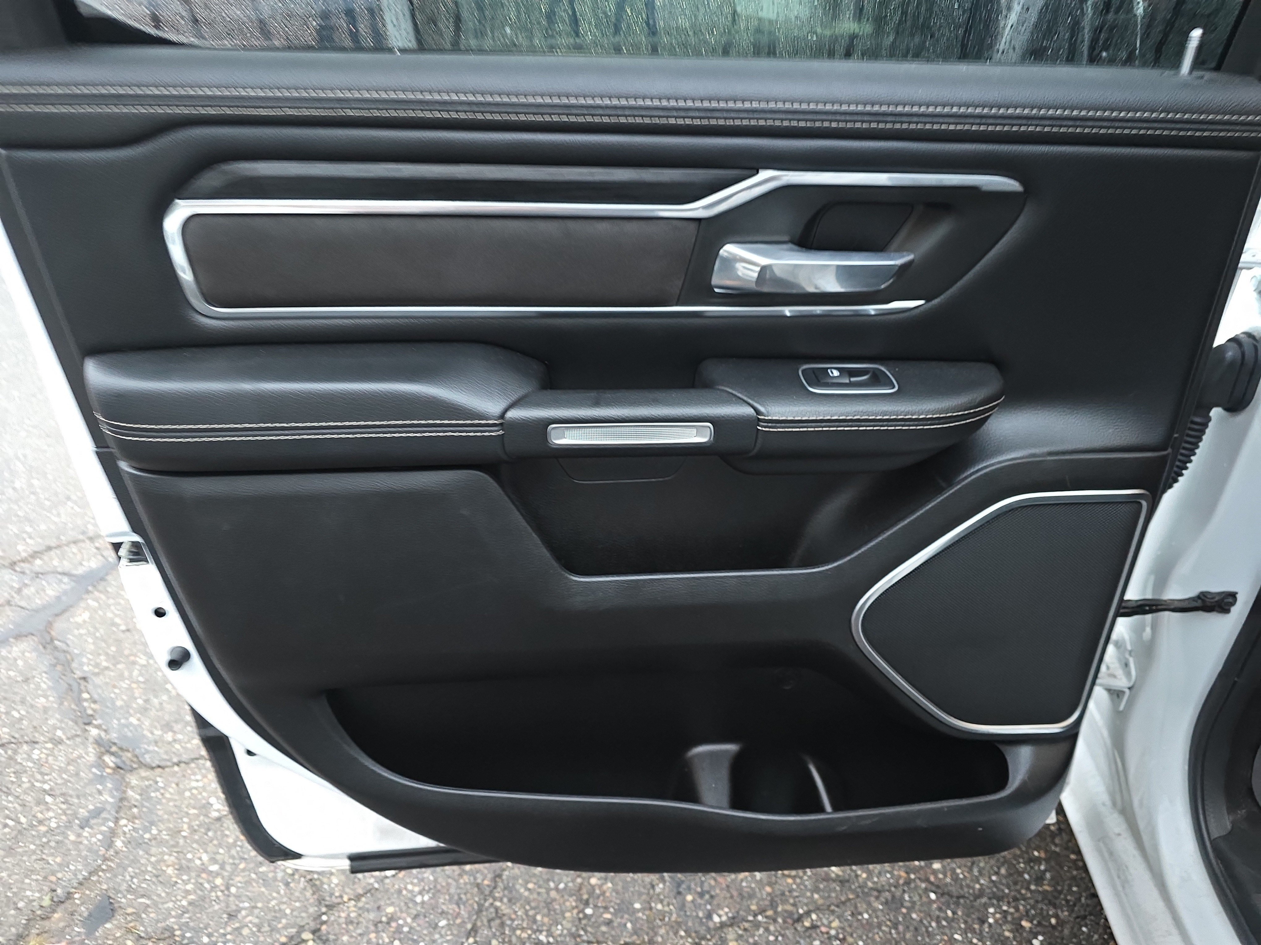 Used 2023 RAM 1500 Laramie AWD/4WD image 17