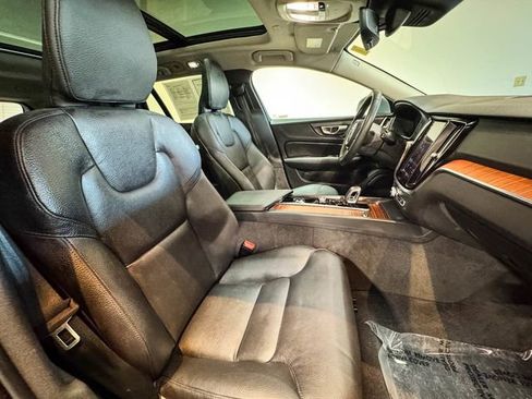 Used 2024 Volvo V60 B5 Cross Country Plus w/ Protection Package Premier image 26