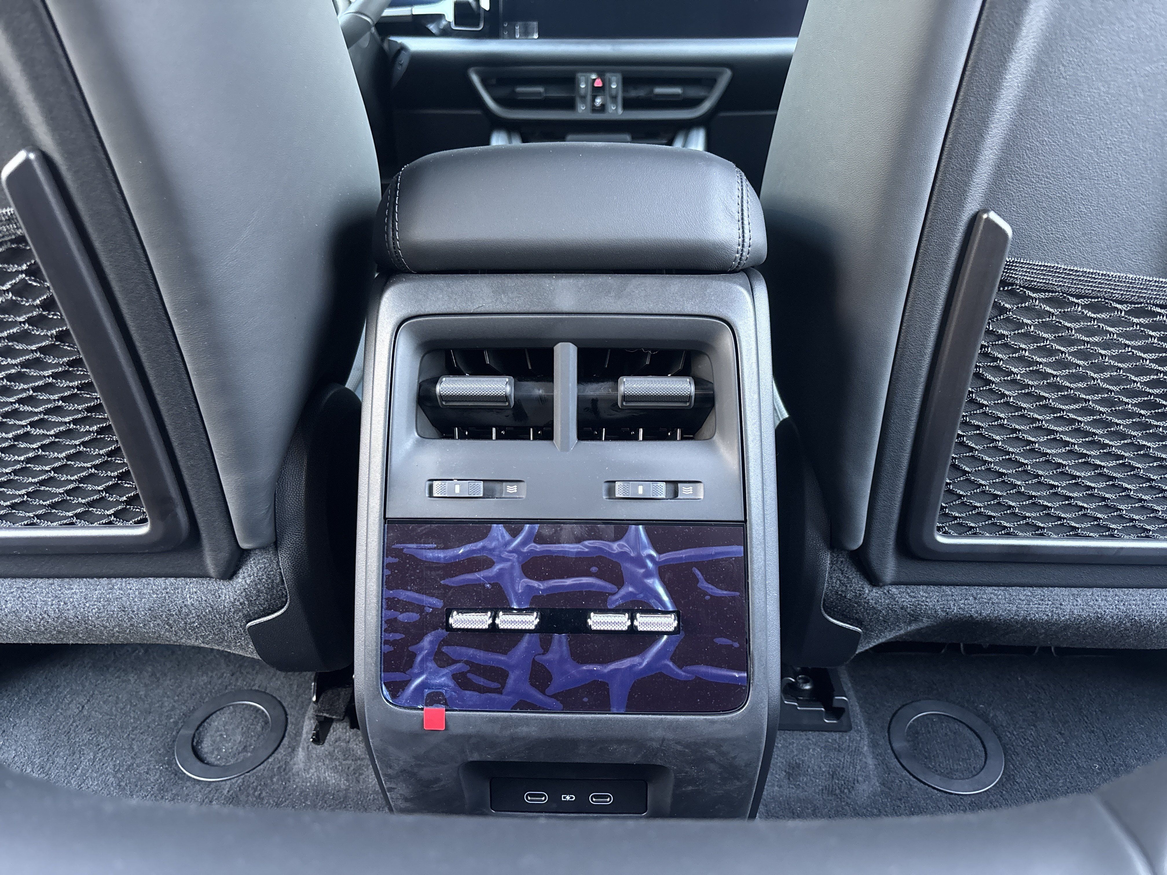 Certified 2025 Porsche Macan 4S Electric AWD/4WD image 24