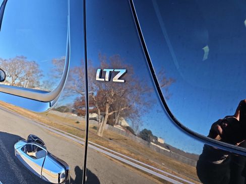 Used 2011 Chevrolet Tahoe LTZ image 10