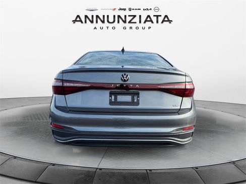 Used 2025 Volkswagen Jetta SE image 4