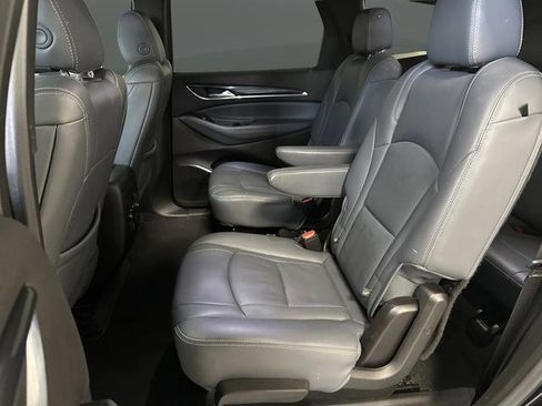 Used 2022 Buick Enclave Essence image 26