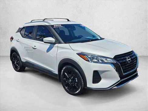 Used 2022 Nissan Kicks SV FWD image 3