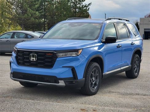 New 2025 Honda Pilot TrailSport image 2
