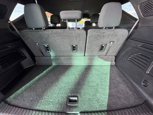 Used 2025 Chevrolet Traverse LT image 10