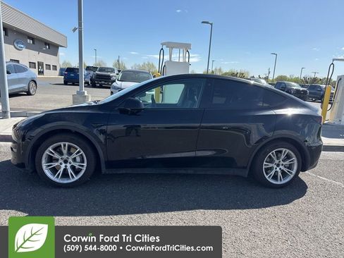 Used 2021 Tesla Model Y Long Range image 7
