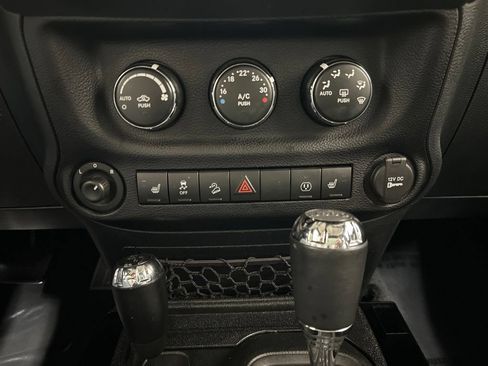 Used 2016 Jeep Wrangler Unlimited Sahara w/ Dual Top Group AWD/4WD image 23