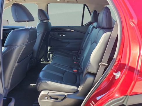 Certified 2024 Honda Pilot Touring image 12