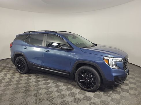 Used 2024 GMC Terrain SLE w/ Driver Convenience Package FWD image 11