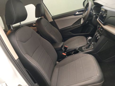 Used 2022 Volkswagen Taos SE image 21