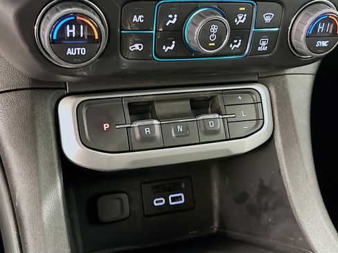 Used 2023 GMC Acadia SLT w/ Technology Package image 25