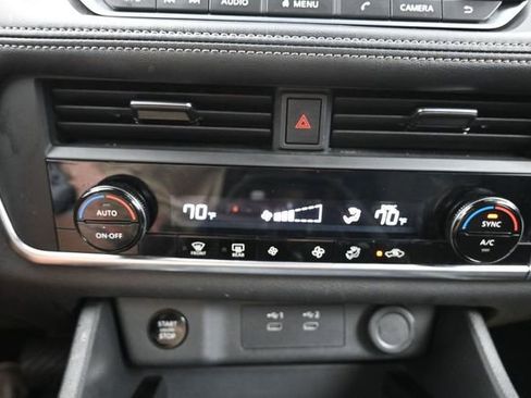 Used 2024 Nissan Rogue SV FWD image 26