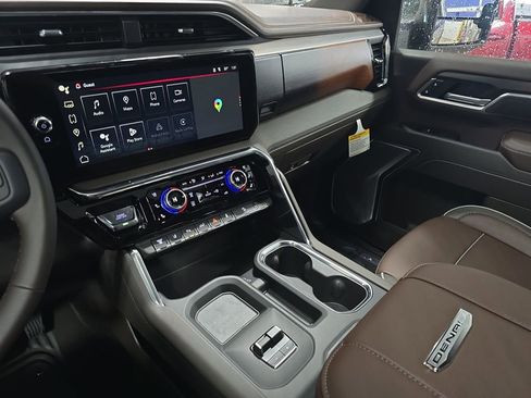 New 2026 GMC Sierra 2500 Denali w/ Denali Reserve Package AWD/4WD image 22