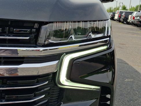 Used 2024 Chevrolet Suburban LT w/ Luxury Package AWD/4WD image 9