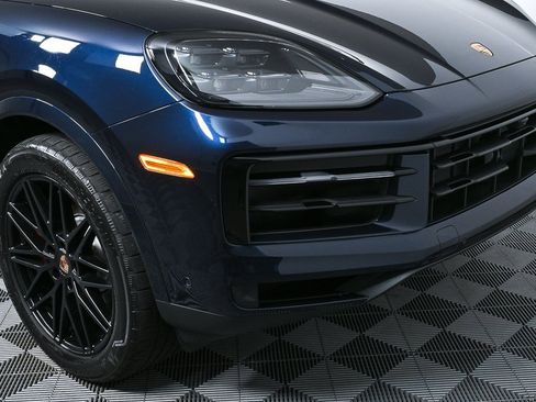 Certified 2025 Porsche Cayenne S image 48