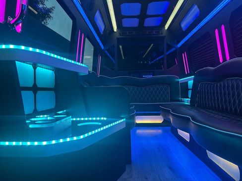 Used 2018 Mercedes-Benz Sprinter 3500 w/ Driver Comfort Package image 5