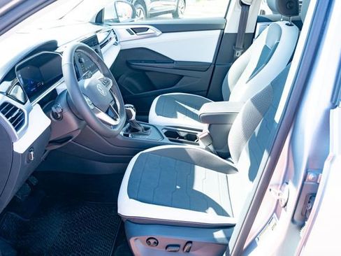 New 2026 Volkswagen Taos SE FWD image 18