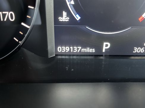 Used 2020 Land Rover Range Rover Velar S image 25