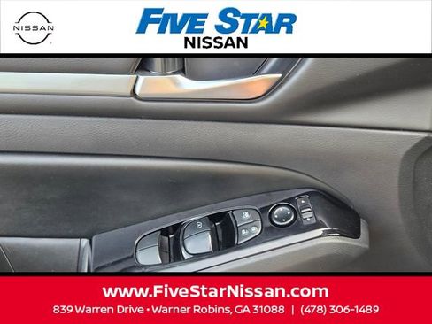 Used 2024 Nissan Altima 2.5 SR FWD image 29