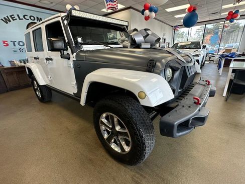 Used 2015 Jeep Wrangler Unlimited Rubicon image 15