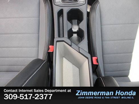 Used 2025 Volkswagen Jetta SE w/ Sunroof Package FWD image 17